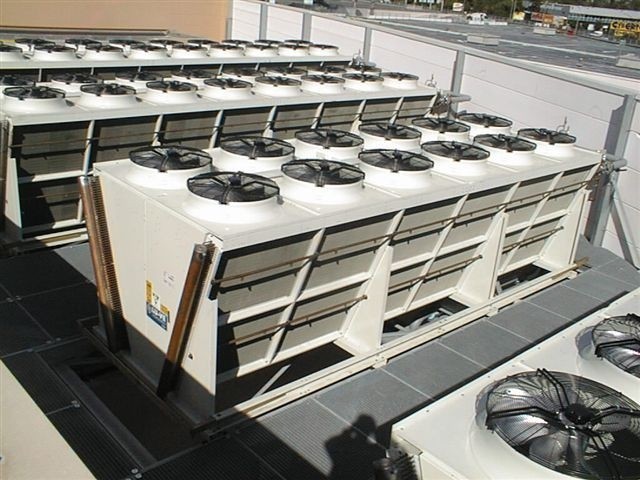 AUCHAN - Luxembourg
SHVD air cooled condensers with Spray System.